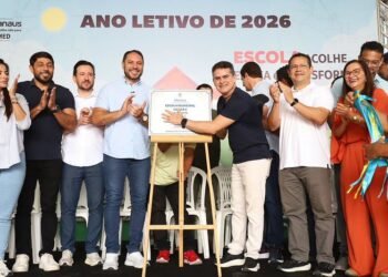 Prefeito David Almeida abre ano letivo de 2026 na zona ribeirinha e reafirma a educação como instrumento de transformação na Amazônia