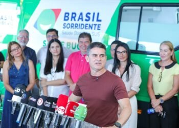 Prefeito David Almeida entrega primeira unidade odontológica móvel da Atenção Primária e amplia atendimento a populações vulneráveis em Manaus