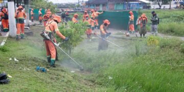 Prefeitura de Manaus realiza grande mutirão de limpeza na zona Sul e consolida ações realizadas durante a semana