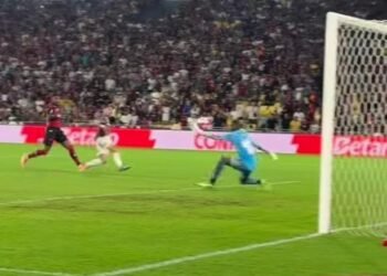 Flu vence Fla e afunda rival na zona do rebaixamento