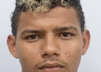 PC-AM divulga a imagem de homem condenado por homicídio de mãe e filha, aborto e tentativa de homicídio, em Manaus