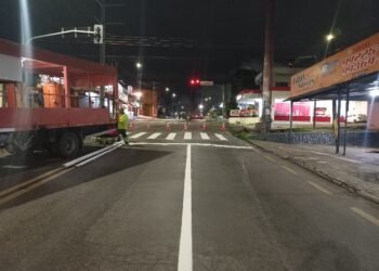 Prefeitura de Manaus reforça sinalização viária em frente a escolas e amplia segurança no trânsito