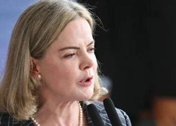 Gleisi critica Tarcísio por apoiar ataque dos EUA à Venezuela