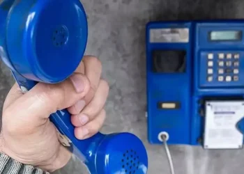 Orelhões têm data para sumir das ruas do Brasil