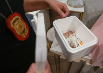 Procon Manaus realiza operação conjunta contra comercialização irregular de medicamento para emagrecimento e apreende 21 produtos