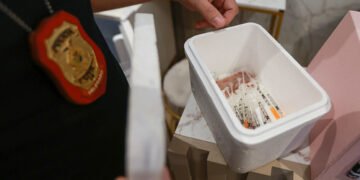 Procon Manaus realiza operação conjunta contra comercialização irregular de medicamento para emagrecimento e apreende 21 produtos