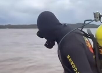 Embarcação é localizada a 50 metros de profundidade no Encontro das Águas