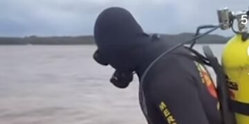 Embarcação é localizada a 50 metros de profundidade no Encontro das Águas