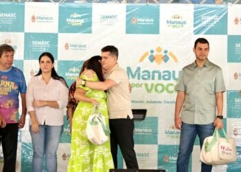 Prefeito David Almeida entrega 400 kits do programa ‘Mãe Manauara’ e reforça proteção social desde a gestação