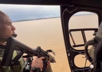 Corpo de Bombeiros do Amazonas segue buscas por desaparecidos em naufrágio e já percorreu mais de 10 km do rio Amazonas