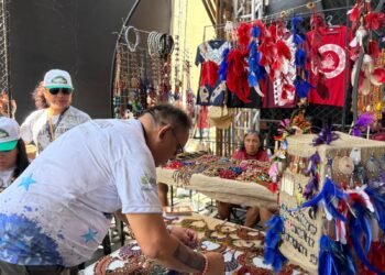 Carnaval na Floresta 2026: Torcedores dos bumbás podem adquirir produtos em feira de artesanato indígena no Carnaboi