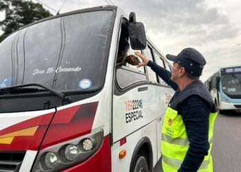 Prefeitura de Manaus realiza operação ‘Transporte Legal’ na avenida do Turismo e apreende veículo irregular