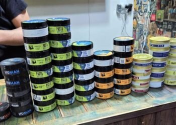 Prefeitura de Manaus apreende pomadas em situação irregular em fiscalização da ação ‘Cabelo Seguro’