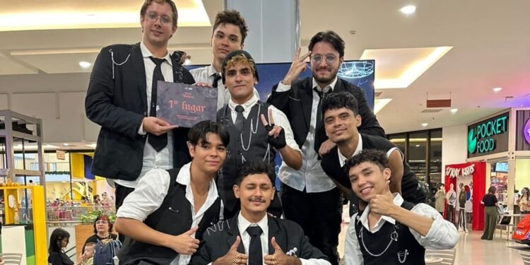 Fãs de Stray Kids se reúnem em evento com programação exclusiva