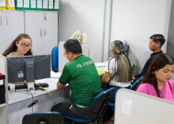 Governo do Amazonas atende 210 famílias do Parque Residencial Liberdade para regularização fundiária