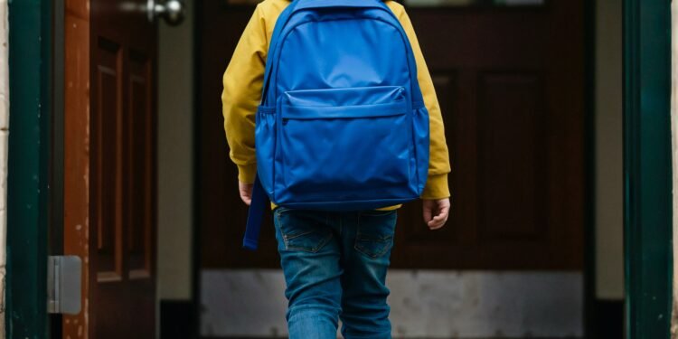 Volta às aulas: cinco sinais de que a mochila do estudante está pesada