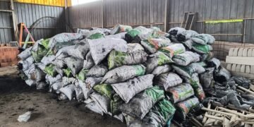 Operação do Ipaam apreende 524 sacas de carvão vegetal irregular em Itacoatiara