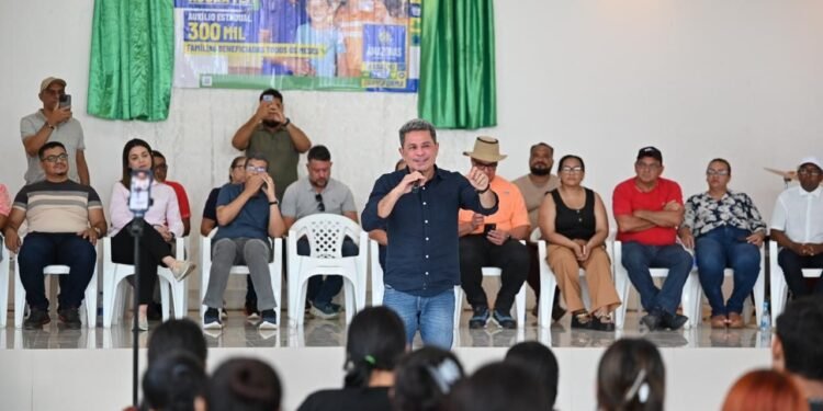 Vice-governador Tadeu de Souza participa de entrega de cartões do Auxílio Estadual em municípios do Baixo Solimões