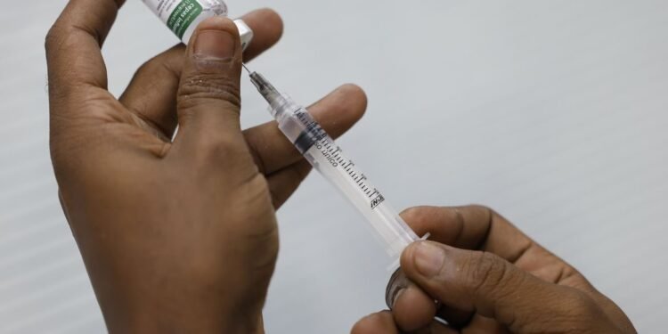 Covid-19 mata 29 pessoas em janeiro no Brasil Principais vítimas foram homens com mais de 65 anos