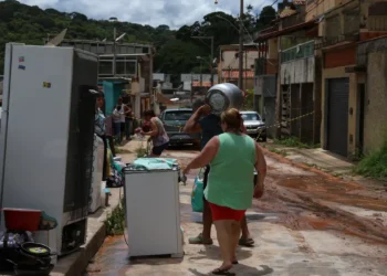 Sobe para 49 número de mortos em Juiz de Fora e Ubá