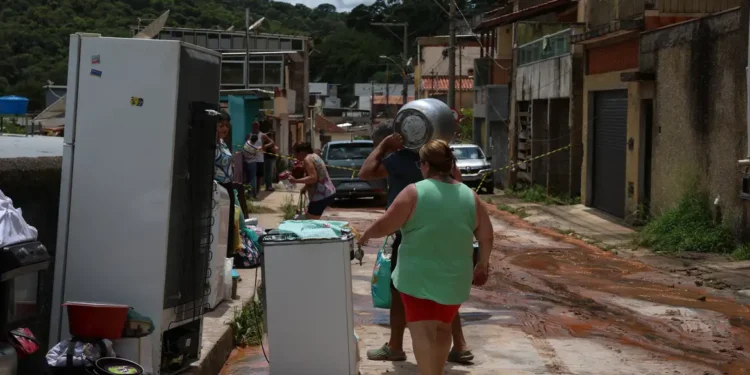 Sobe para 49 número de mortos em Juiz de Fora e Ubá