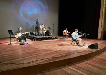 O Espantalho no Jardim da Belle Époque: O Rock Autoral Conquista o Teatro Amazonas
