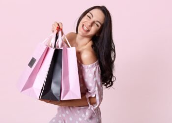Bingo gratuito, prêmios e shows ao vivo marcam celebração do Dia Internacional da Mulher no Shopping Grande Circular