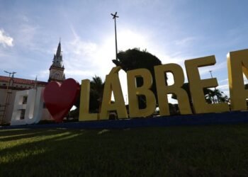 Regularização fundiária em Lábrea avança com entrega de matrícula-mãe pelo Governo do Amazonas