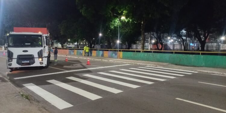 Prefeitura de Manaus intensifica sinalização viária em três zonas da capital