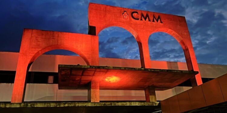 CMM se ilumina para o Março Laranja, mês de combate ao bullying escolar, de autoria do vereador Mitoso