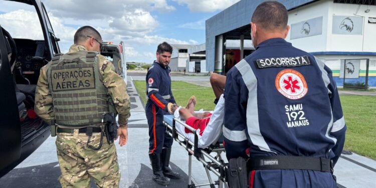 Operação aérea da SSP-AM resgata idoso indígena com complicações cardíacas