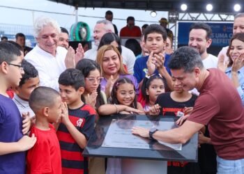 David Almeida lança pedra fundamental do Aquário de Manaus e anuncia corredor turístico coberto na rua Bernardo Ramos