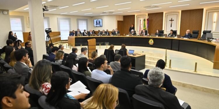 TCE-AM multa presidente da Câmara de Manacapuru em R$ 22,7 mil por falhas na transparência pública