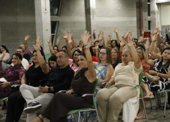 Prefeitura conclui formação para diretores escolares e certifica novos gestores da rede pública de ensino