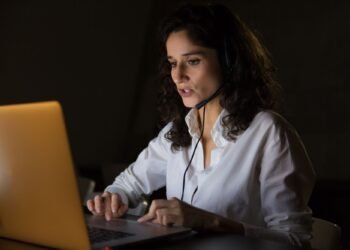 Uso da Inteligência Artificial como apoio emocional acende alerta entre especialistas em saúde mental