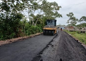 Governo do Estado avança nas obras de recuperação viária em 33 ruas de Barreirinha, por meio do Asfalta Amazonas