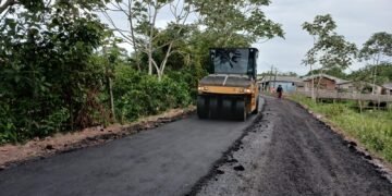 Governo do Estado avança nas obras de recuperação viária em 33 ruas de Barreirinha, por meio do Asfalta Amazonas