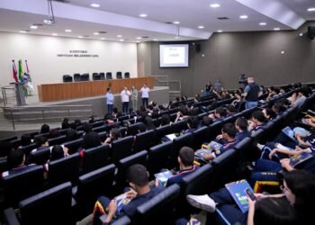 Assembleia Legislativa incentiva a participação de estudantes na política por meio de programas educativos