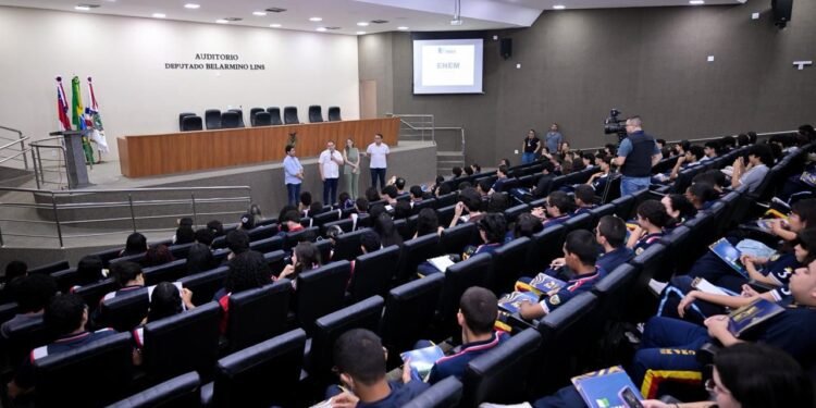 Assembleia Legislativa incentiva a participação de estudantes na política por meio de programas educativos