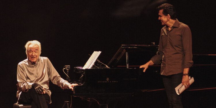 Estreia nacional de “O Pianista e o Poeta” emociona público no Teatro Amazonas durante celebração dos 72 anos da Fecomércio AM