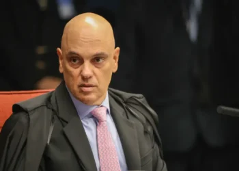 Moraes expede mandado de soltura que autoriza domiciliar a Bolsonaro