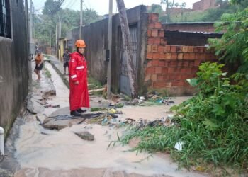 Corpo de Bombeiros socorreu 32 famílias durante o temporal de quarta-feira, em Manaus
