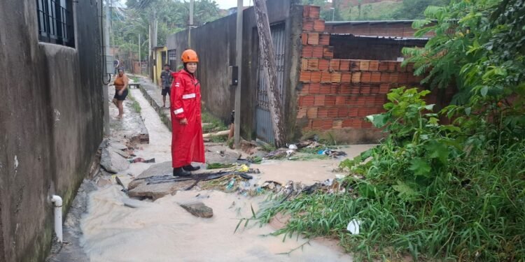 Corpo de Bombeiros socorreu 32 famílias durante o temporal de quarta-feira, em Manaus