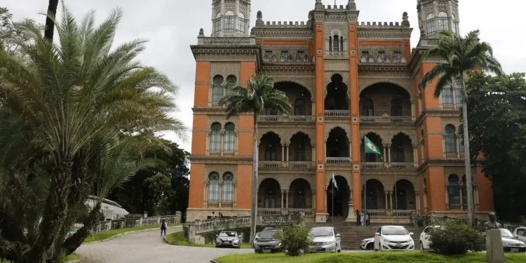 Hospitalizações por Influenza A têm aumentado no país, informa Fiocruz