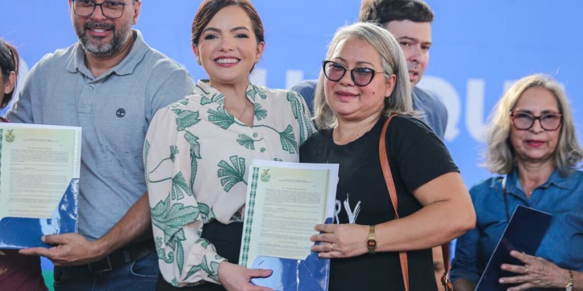 Em 90 dias, Sect entregou mais de 1.100 títulos definitivos a moradores no Amazonas