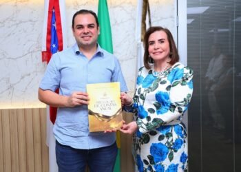 Presidente do TCE-AM entrega Prestação de Contas Anual de 2025 à ALEAM