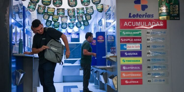 Mega-Sena acumula e prêmio principal vai para R$ 50 milhões