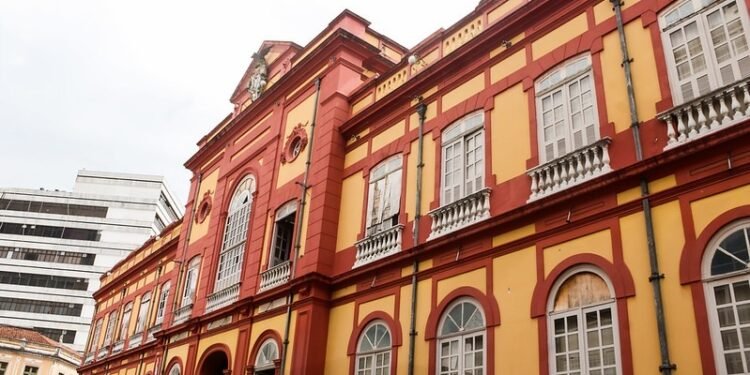 Uma Noite na Biblioteca’ convida crianças para imersão literária no sábado