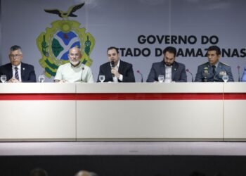 Governador interino Roberto Cidade suspende contratos com empresas ligadas à família no Amazonas