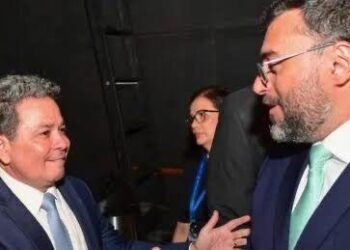 Renúncia dupla muda governo e coloca Roberto Cidade no poder